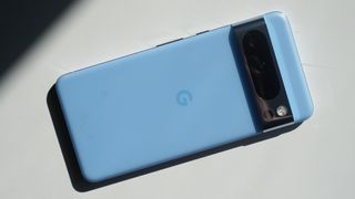 Google Pixel 8 Pro评论回倾角