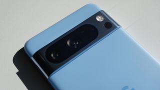 Google Pixel 8 Pro评论摄像头倾斜BRTL